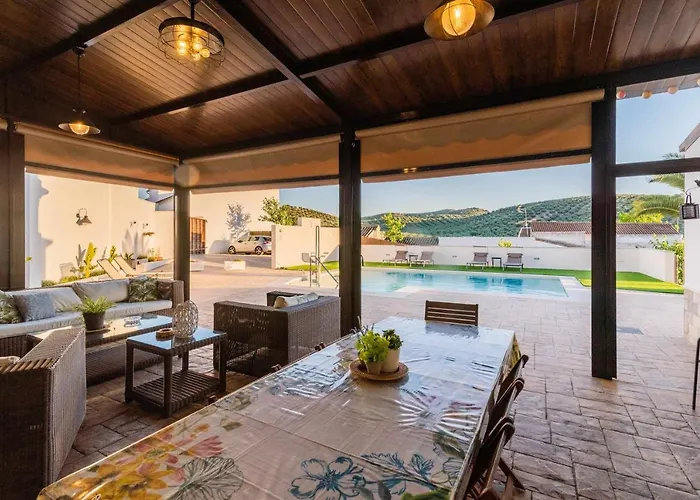 Lujoso chalet en el centro de Andalucía Con barbacoa y chimenea exterior